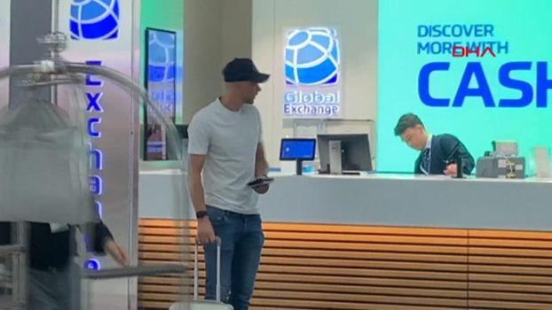 Fenerbahçe'ye veda eden Edin Dzeko, İstanbul'dan ayrıldı