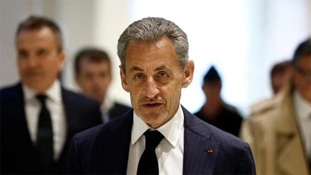 Eski Fransa Cumhurbaşkanı Sarkozy’nin onur nişanı geri alındı