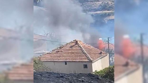 Malatya'da ot yangınında alevler ağır hasarlı evlere sıçradı
