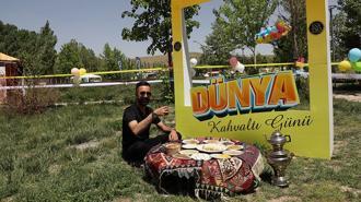 Muradiye Şelalesi önünde 'Dünya Kahvaltı Günü' etkinliği