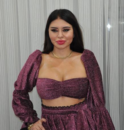 Ebru Polat, hayranının doğum gününü sahnede kutladı