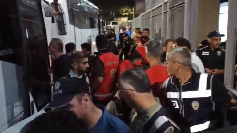 Elazığ’da hakem ve futbolcular zırhlı araçlarla stattan ayrıldı