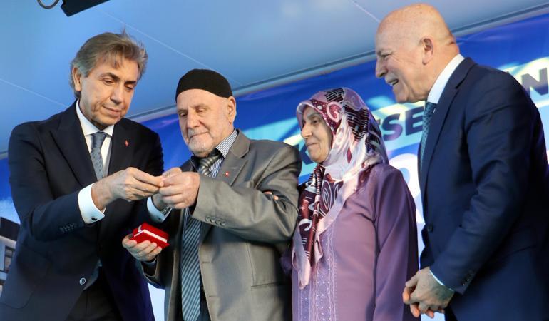 Erzurumda mehteran takımının seslendirdiği hücum marşının ardından temel atıldı, anahtar teslimi yapıldı